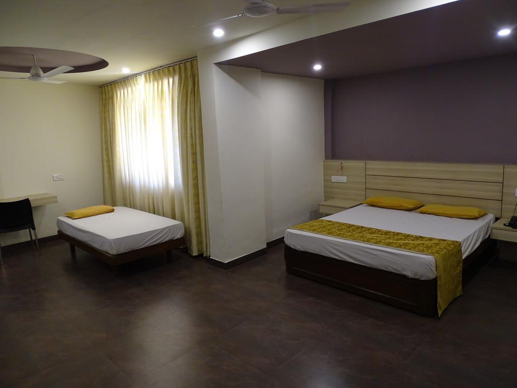 Oyo 2696 Hotel Miramar Caranzalem Phòng bức ảnh